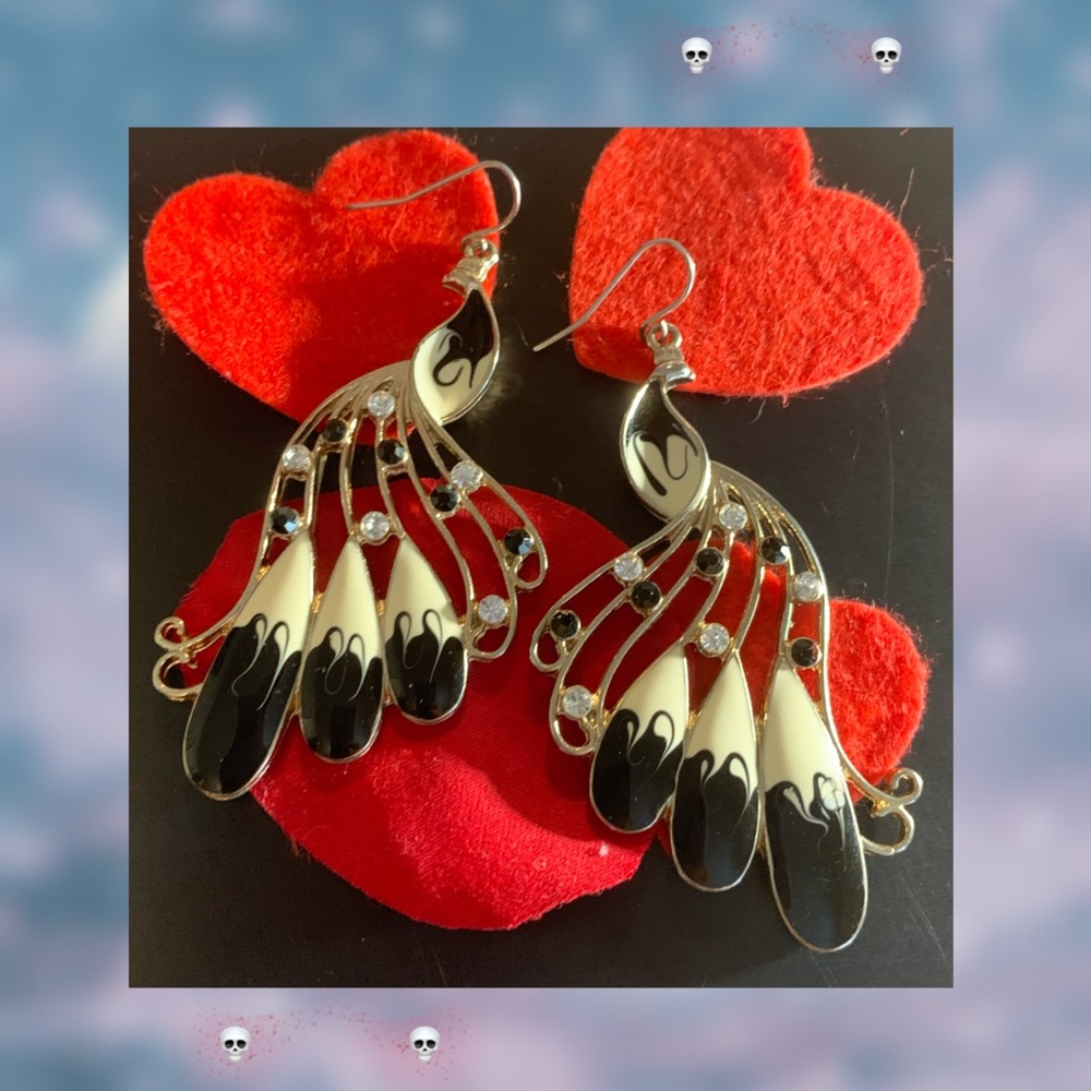 💀Black and White Peacock Earrings